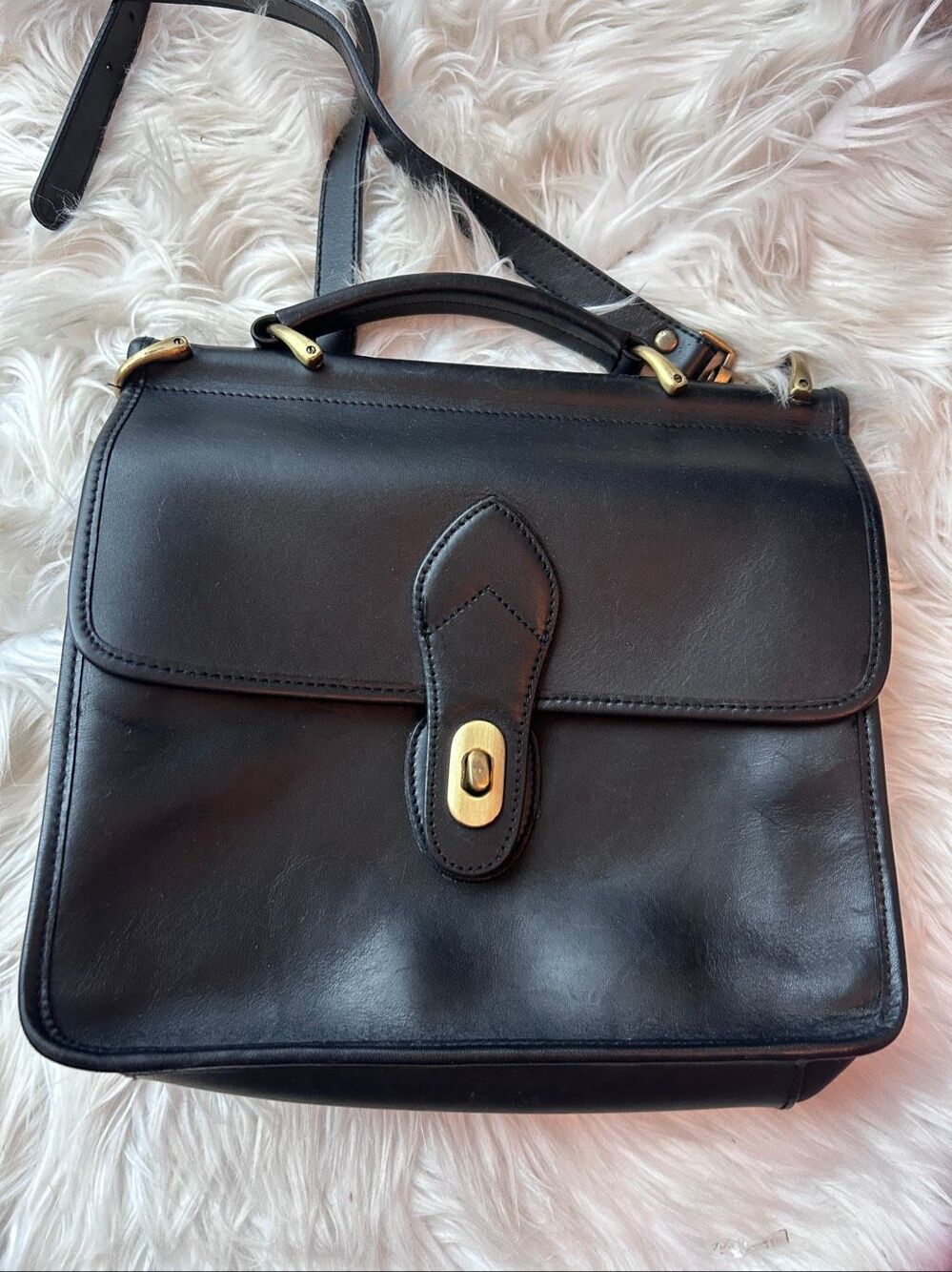 Crofts and barrow black leather satchel crossbody turn key top handle Rare vinta